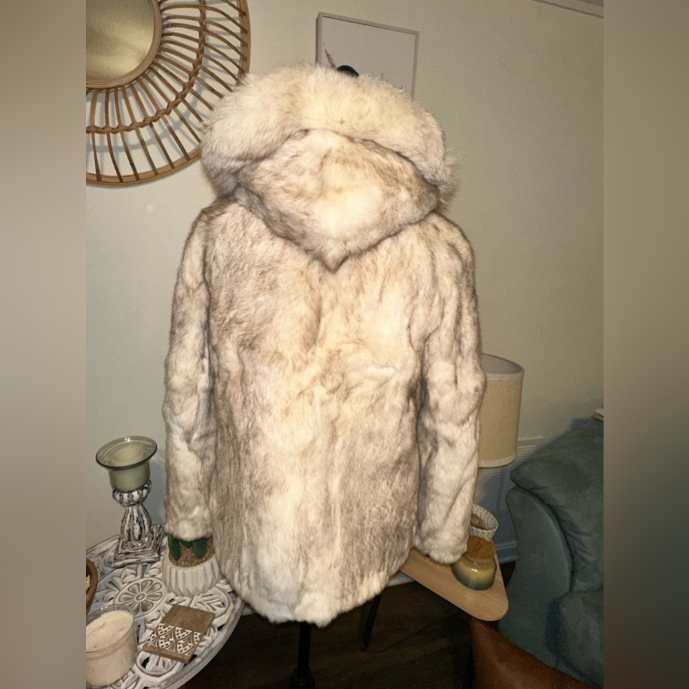 UEC SPLIT END WHITE RABBIT FUR WITH FOX FUR TRIM GLAM JACKET SIZE SMALL - Picture 3 of 6